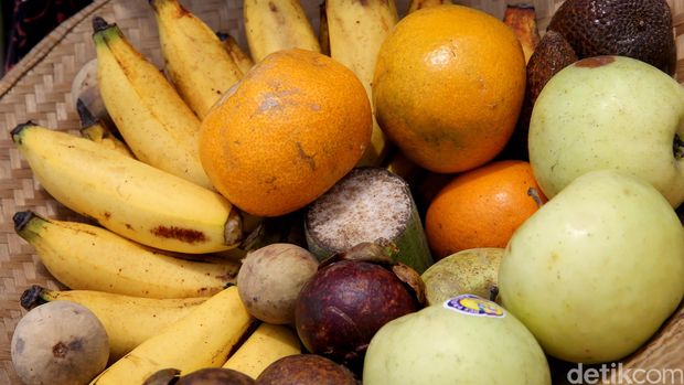Ilustrasi buah lokal, pisang, jeruk, manggis