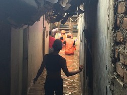 Sungai Ciliwung Meluap, Warga Rawajati Kalibata Dievakuasi