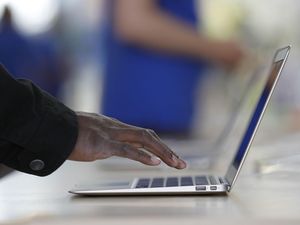 Apple Bakal Rilis MacBook Air Versi Murah Apple Bakal Rilis MacBook Air Versi Murah