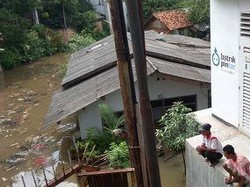 Ciliwung Meluap, Permukiman di Condet Jaktim Ikut Kebanjiran
