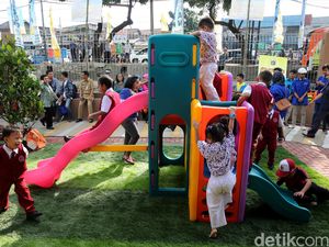 Ahok Resmikan RPTRA Saharjo