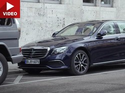 Sama Seperti BMW Seri 7, Mercy E-Class Bisa Parkir Otomatis