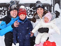 So Cute, Momen Pertama Pangeran William & Kate Main Salju Bersama 2 Anaknya