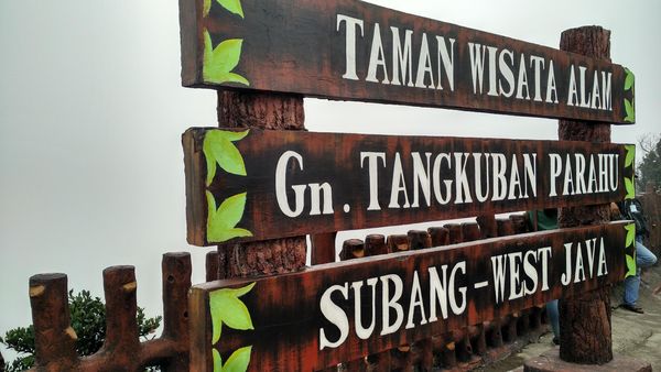 Pesona Tangkuban Perahu yang Tak Ada Matinya