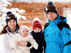 So Cute! Pangeran George dan Putri Charlotte Pertama Kali Main Salju So Cute! Pangeran George dan Putri Charlotte Pertama Kali Main Salju