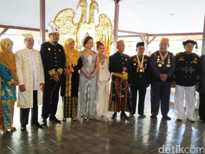 Raja Se-Indonesia Menonton Gerhana Matahari di Ternate