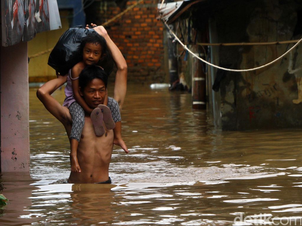 Banjir Rendam Kawasan Pasar Minggu Banjir Rendam Kawasan Pasar Minggu