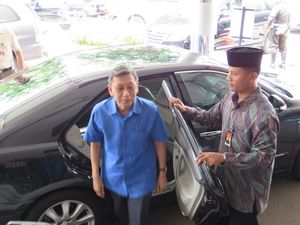 Boediono: Saya Lega Wajah Habibie Ceria Sekali, Semangatnya Luar Biasa