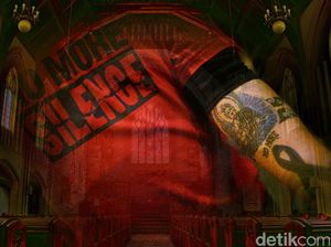 Noda Hitam di Altar Gereja