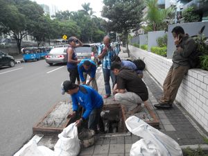 Polisi Kembali Telusuri Gorong-gorong di Jalan Medan Merdeka Selatan
