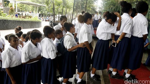 Puluhan Pelajar Datangi Gedung KPK