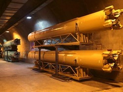 Dijatuhi Sanksi AS, Iran Luncurkan Rudal dalam Latihan Militer