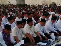 Ketua DPR Salat Gerhana di Benteng Marlborough