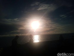 Memotret Gerhana Matahari Total dengan Smartphone di Tengah Minimnya Cahaya