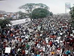 Warga Palembang Saksikan Gerhana, Zikir dan Takbir Terdengar dari Masjid