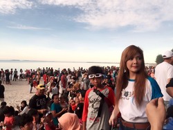 Irma Dharmawangsa Antusias Lihat Gerhana di Belitung