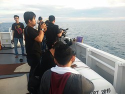 Aneka Reaksi Traveler Belitung Ketika Gerhana Muncul