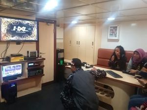 Laskar Gerhana Belitung Diajak Karaoke & Keliling Kapal Bakamla