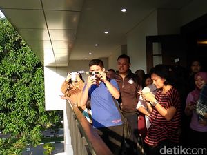 Begini Keseruan Warga Menikmati Gerhana Matahari di Kantor Pusat BMKG Begini Keseruan Warga Menikmati Gerhana Matahari di Kantor Pusat BMKG