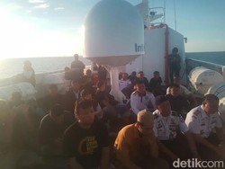 Salat Gerhana dan Khutbah Penuh Hikmah di Atas Kapal Bakamla