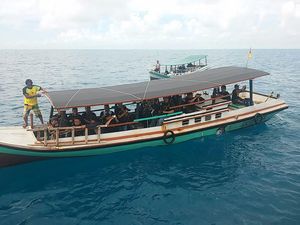 Usai Gerhana di Belitung, Lanjut Island Hopping di Pulau Lengkuas Usai Gerhana di Belitung, Lanjut Island Hopping di Pulau Lengkuas