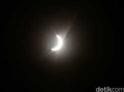 Gerhana Matahari, Kemenag Imbau Masyarakat Aman COVID Gelar Sholat Gerhana