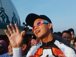 Gubernur Ganjar Saksikan Gerhana Matahari di Ponpes