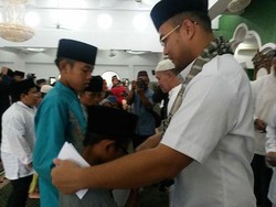 Di Pangkalpinang, Warga Salat Gerhana, Sedekah, dan Bedah Rumah Warga Miskin