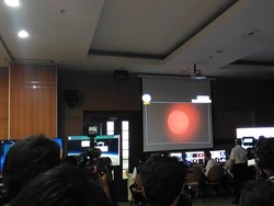 Ini Waktu Sentuhan Pertama Bayangan Bulan yang Menutupi Matahari di Indonesia