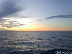 Awan Masih Tutupi Mentari di Langit Belitung