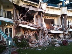 Hotel Club Bali di Vila Kota Bunga Cianjur Longsor, 5 Tamu dan 6 Mobil Tertimbun