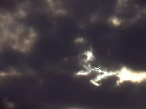 Penampakan Gerhana di Palembang, Terlihat Meski Berawan