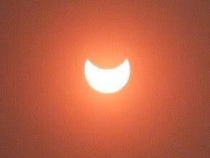 Begini Fase Gerhana Matahari Hingga Membentuk Sabit di Langit Jakarta Begini Fase Gerhana Matahari Hingga Membentuk Sabit di Langit Jakarta