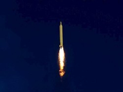 Iran Sukses Gelar Uji Coba Rudal Balistik Jarak Menengah