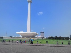 Usai Tonton Gerhana, Warga Ramai-ramai Datangi Monas