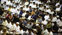 Ribuan Umat Islam Salat Gerhana di Istiqlal