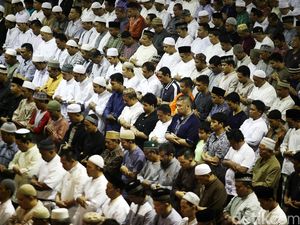 Ribuan Umat Islam Salat Gerhana di Istiqlal