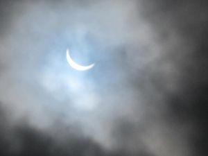 Penampakan Gerhana Matahari Total di Titik Paling Timur Pulau Plun: Beautiful Penampakan Gerhana Matahari Total di Titik Paling Timur Pulau Plun: Beautiful