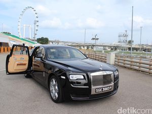 Ingin Rolls-Royce-nya Parkir di Apartemen Lantai 44, Orang Kaya Ini Sewa Crane Ingin Rolls-Royce-nya Parkir di Apartemen Lantai 44, Orang Kaya Ini Sewa Crane