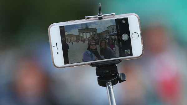 Berbagai Selfie Aneh yang Menggelikan
