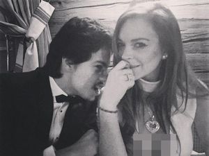 Habis Kasari Lindsay Lohan, Tunangan Liburan dengan Cewek Lain