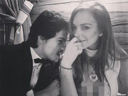Habis Kasari Lindsay Lohan, Tunangan Liburan dengan Cewek Lain