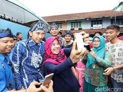 Sambil Beli Oleh-oleh untuk Anak-Istri, Ibas Dengarkan Keluhan Pedagang