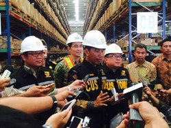 Resmikan 11 Pusat Logistik, Jokowi Minta Pengusaha Pindahkan Gudang ke RI