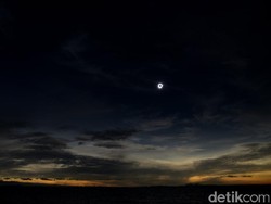 Gerhana Matahari di Negeri Laskar Pelangi yang Membawa Rezeki