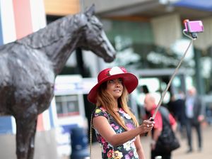 Ramai Selfie di Tempat Wisata, Dokter Kaitkan dengan Kesehatan Jiwa