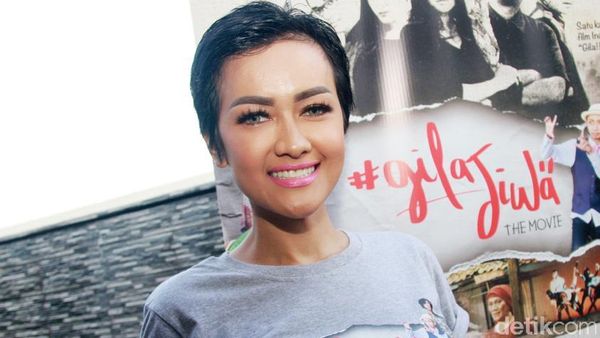 Jupe dengan Gaya Rambut Pixie Cut, Yay or Nay?