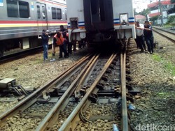 Gerbong KA Senja Utama Solo Disambung Lalu Dibawa ke Manggarai