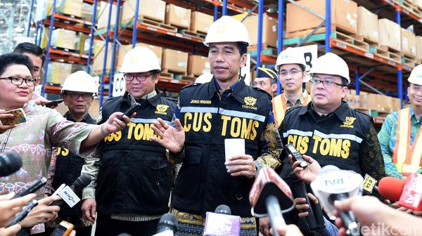 Jokowi Resmikan 11 Pusat Logistik Berikat
