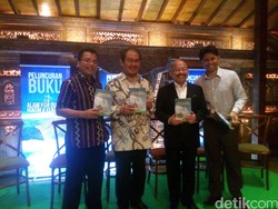 Mas Achmad Santosa Luncurkan Buku Alam Pun Butuh Hukum dan Keadilan